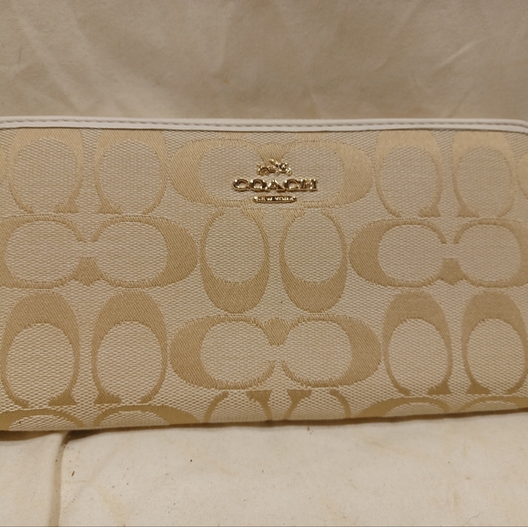 Coach wallet - Picture 1 of 7